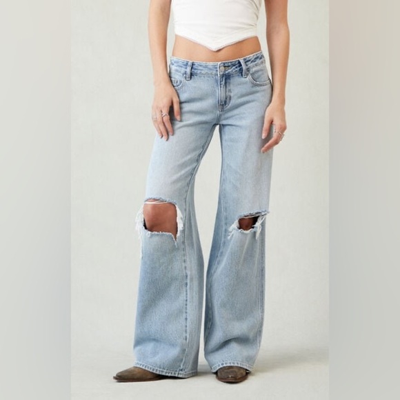 PacSun Trendy Casey Low Rise Baggy Light Indigo Distressed Wide Leg Jeans - Picture 13 of 13